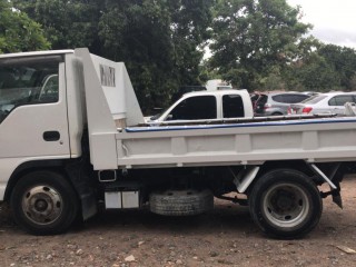 2005 Isuzu Elf