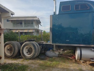 2005 Saturn Eagle international truck head for sale in St. Catherine, Jamaica