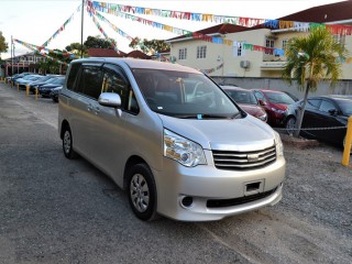 2010 Toyota Noah for sale in Kingston / St. Andrew, Jamaica
