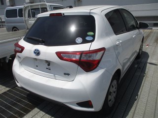 2017 Toyota Vitz Hybrid