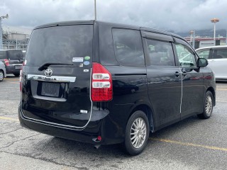 2013 Toyota Noah