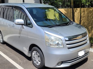 2010 Toyota Noah for sale in Kingston / St. Andrew, Jamaica