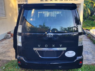 2006 Toyota Voxy