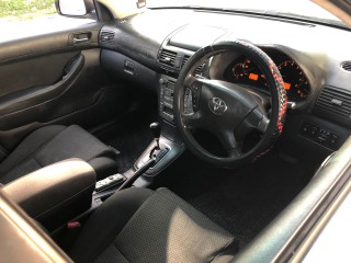 2004 Toyota Avensis
