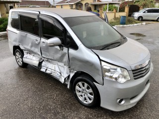 2013 Toyota Noah for sale in St. Catherine, Jamaica