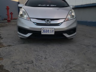 2013 Honda Fit shuttle hybrid for sale in Kingston / St. Andrew, Jamaica