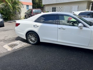 2013 Toyota Crown Royal Saloon