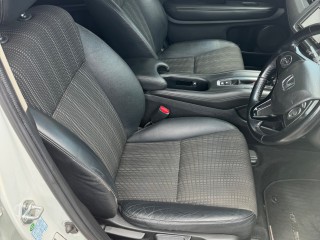 2016 Honda Vezel S
$3,000,000