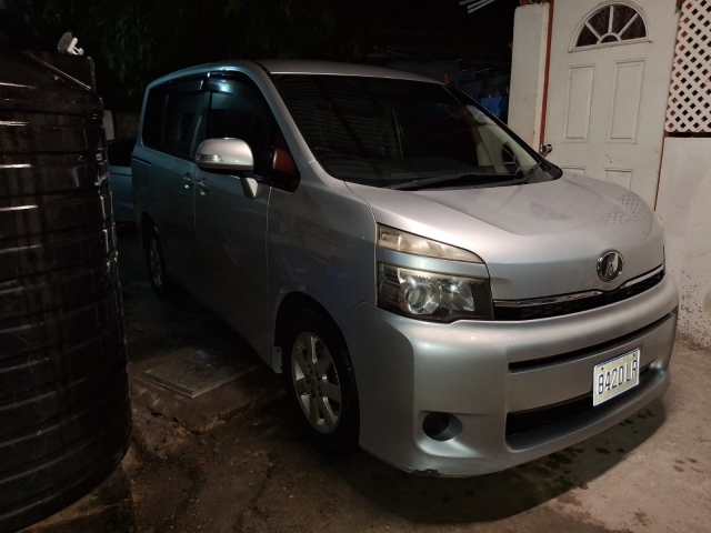 2013 Toyota Voxy for sale in Kingston / St. Andrew, Jamaica