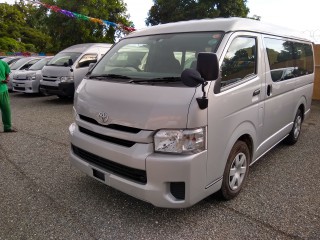 2016 Toyota Hiace         10 Seater for sale in Kingston / St. Andrew, Jamaica