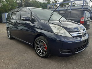 Toyota isis 2013