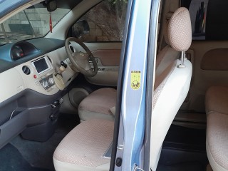 2012 Toyota Sienta
$820,000