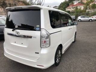 2011 Toyota Voxy ZS for sale in Manchester, Jamaica