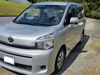 2013 Toyota Voxy