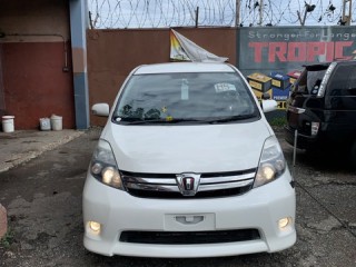 2012 Toyota Isis platana for sale in Kingston / St. Andrew, Jamaica