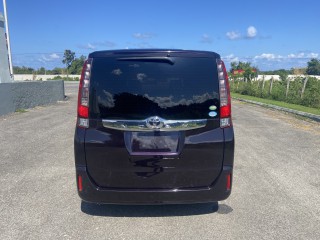 2015 Toyota Noah