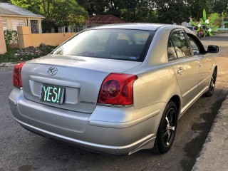 2004 Toyota Avensis