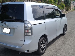 2011 Toyota Voxy