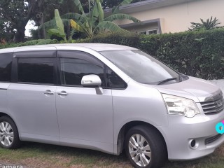 2011 Toyota Noah