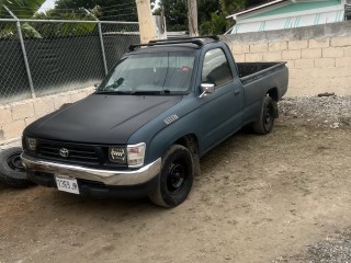 2002 Toyota Hilux