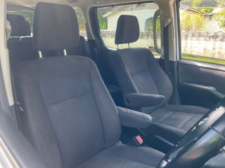 2015 Toyota Voxy for sale in Kingston / St. Andrew, Jamaica