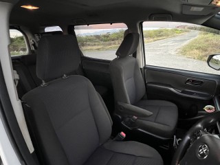 2016 Toyota Noah