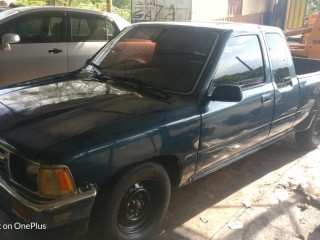 1991 Toyota Pick up spacecab hilux for sale in St. Elizabeth, Jamaica