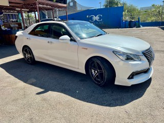 2014 Toyota Crown Royal Saloon