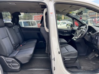 2014 Toyota Noah Si