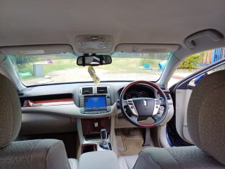 2012 Toyota Crown