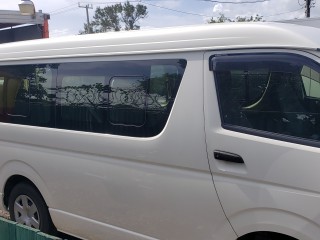 2015 Toyota Hiace fully seated for sale in Kingston / St. Andrew, Jamaica