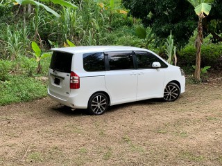 2013 Toyota Noah