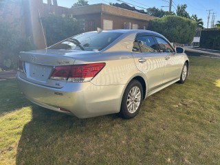 2016 Toyota Crown Hybrid Royal Saloon