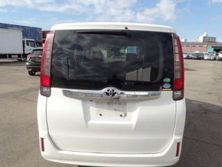 2015 Toyota Noah