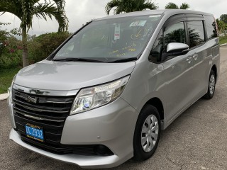 2016 Toyota Noah