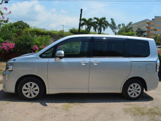 2012 Toyota Voxy for sale in Kingston / St. Andrew, Jamaica