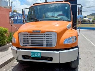 2007 Freightliner M102 business classs