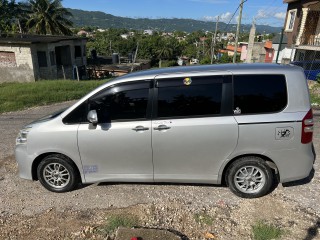 2012 Toyota Noah