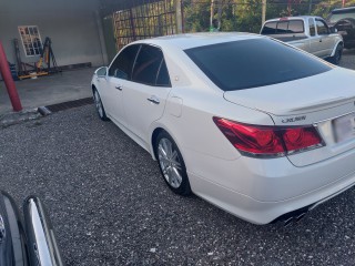 2013 Toyota Crown