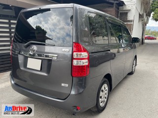 2013 Toyota NOAH