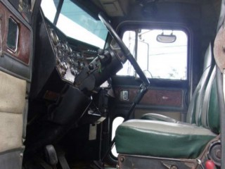 1994 Freightliner Peterbilt 379