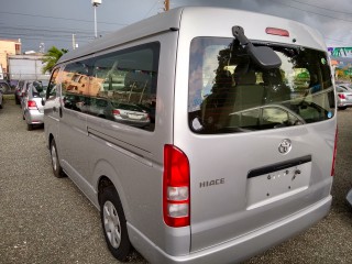 2016 Toyota Hiace         10 Seater for sale in Kingston / St. Andrew, Jamaica