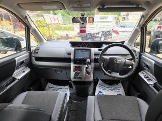 2013 Toyota TOYOTA VOXY ZS