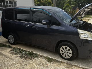 2012 Toyota Noah