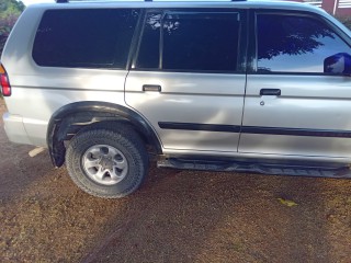 2002 Mitsubishi Montero Sport