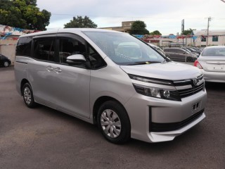 2015 Toyota Voxy for sale in Kingston / St. Andrew, Jamaica