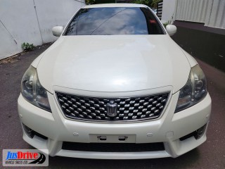 2013 Toyota CROWN