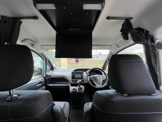 2014 Toyota Noah Si