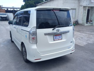 2012 Toyota Voxy for sale in Kingston / St. Andrew, Jamaica