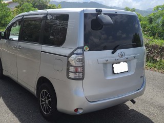 2011 Toyota Voxy